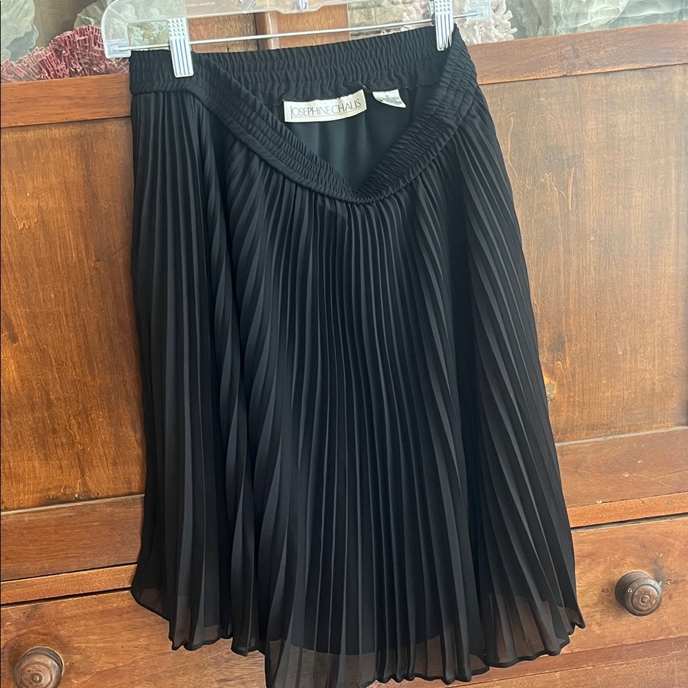 Josephine Chaus Black Pleated Circle Skirt